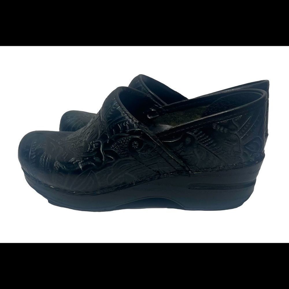 Women's Dansko Professional Nursing Clogs, Black Tooled Leather, Size 36